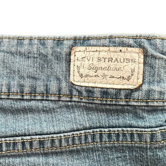 Signature by Levi Strauss & Co. Misses Bermuda Shorts Light Wash Blue Size 16 - Picture 3 of 5